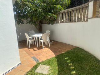 Casa adossada a La Barrosa. Adosado en venta a menos de 1km de la playa de la barrosa