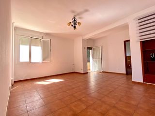 Pis  Calle gonzalez camoyano. Gran piso de 4 dormitorios, 2 baños y terraza en san fernando, z