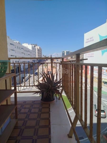Foto af8dc6f2-3a9d-4be0-900f-955cca2bddc1. Pis a Campello Playa Campello (el)