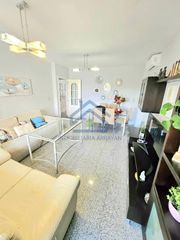 Casa a Parque de San Roque. Casa pareada, con opcion de montar negocio propio.