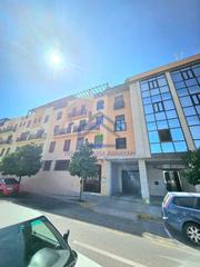 Location Appartement à Fígares. Precioso piso zona forum, cochera ,trastero y piscina comunitari