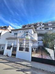 Casa a Cogollos de la Vega. Bonita casa en cogollos vega