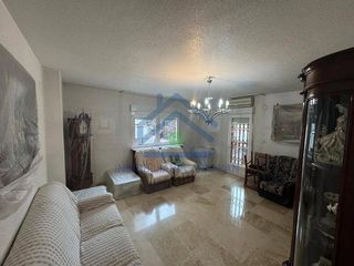 Piso en Plaza de Toros. Piso de 4 dormitorios con plaza de garaje incluida