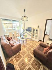 Appartamento en Cervantes. Piso con plaza de garaje independiente cerrada