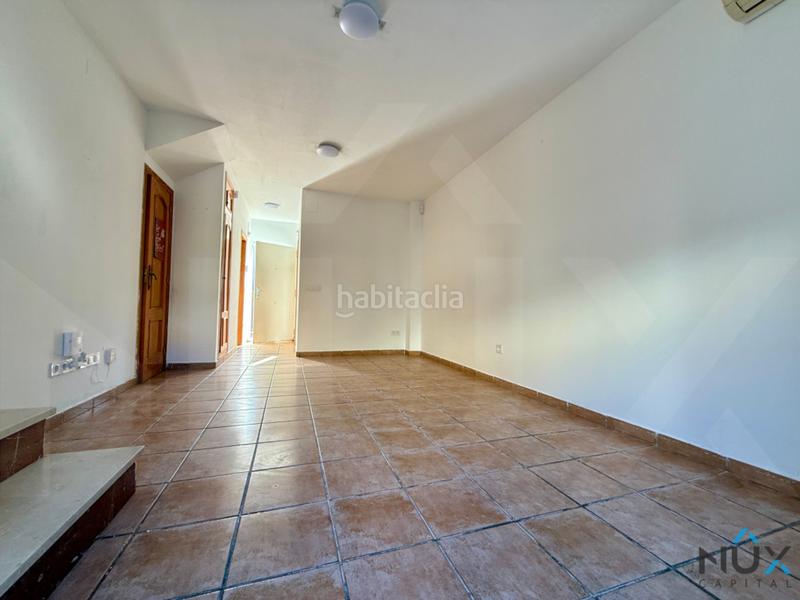 Foto f32eb39f-8649-4e02-b7a9-fd185e705429. Casa adossada amb aparcament piscina a Poblets (els)