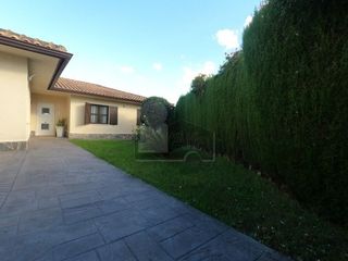 Miete Chalet en Riba - roja de T�ria. Casa amueblada con piscina y zonas comunes