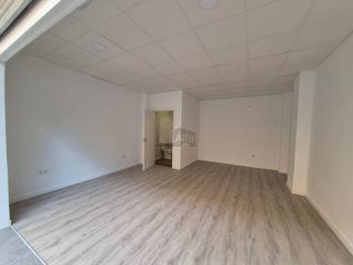 Location Local commercial à Carrer de la historiadora sylvia romeu 8. Local con reforma integral a estrenar