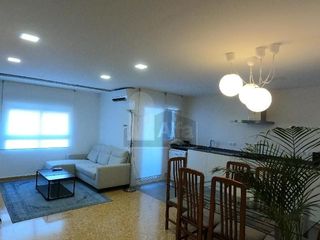 Rent Flat en Calle poeta vicente gaos 13. Piso amueblado