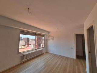 Rent Flat  Carrer de castielfabib. Vivienda portería vacía con electrodomésticos