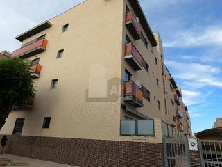 Rent Flat in Carrer museros 7. Piso seminuevo con garaje