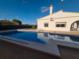 Location Chalet  Plaça poligono n-37.r 161. Casa independiente y tranquila con piscina
