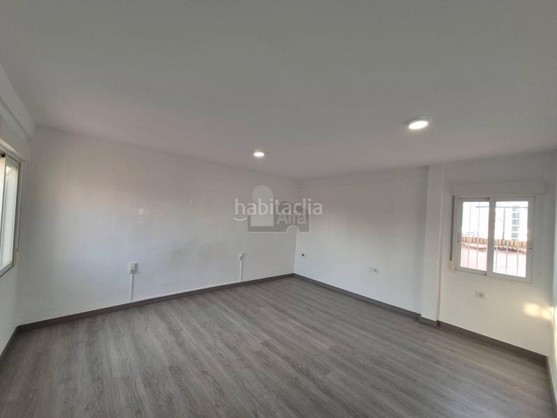 Foto 1ee85158-8276-45a2-b0b5-629f177b3e40. Location attique dans avinguda dels tamarindes 4 dans Valencia