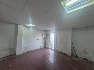 Miete Gesch�ftsraum en Avenida de la Paz. ! local barato con terraza !