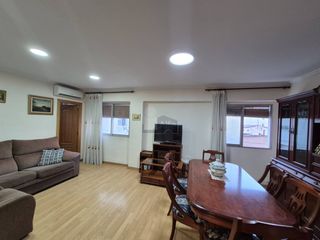 Alquiler Piso en Carrer de conchita piquer 10. Vivienda amueblada e interior