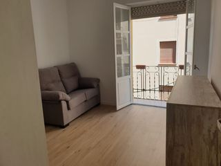 Lloguer Loft  Plaça del notari mas. Alquiler loft centro-abstenerse quienes no cumplan perfil