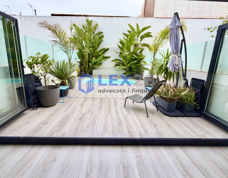 Foto a8cceaf6-71a7-4f08-a708-576a193de170. Casa adossada amb xemeneia calefacció aparcament piscina a Badalona