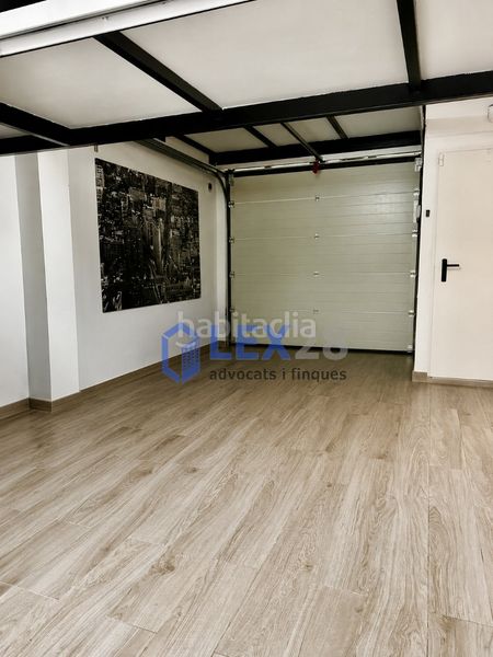 Foto fd71c5ca-5ee3-40fd-a30f-f33f1fdbab3b. Casa adossada amb xemeneia calefacció aparcament piscina a Badalona