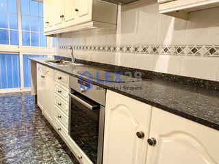 Piso  Plaça de trafalgar. Piso 101 m2 pl. trafalgar con comedor grande balcón y ascensor