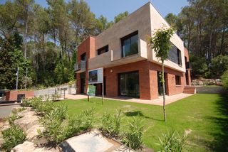 Chalet  Carrer de josep pla. Casa independiente en matadepera con muy buena ubicación