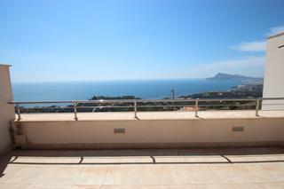 Apartament a Altea Hills. Espectacular atico con vistas al mar