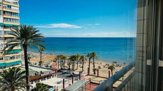 Apartament  N/a. Apartamento en primera línea de mar en la playa levante de benid