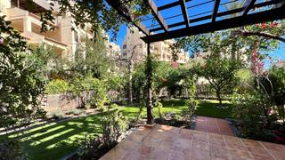 Appartement  Calle josep serrano. Apartamento de 3 dormitorios en planta baja, reformado en urbani
