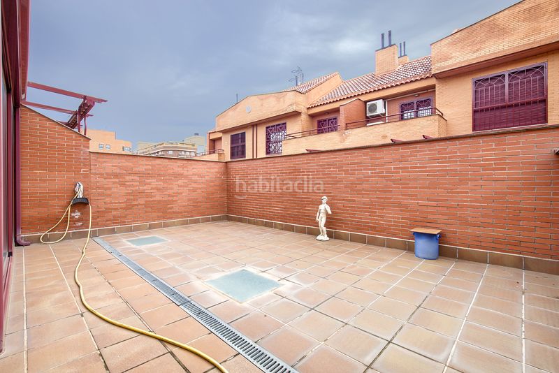 Foto 0bc7d7d8-21f1-4d2d-bee0-4916471f9a70. Alquiler chalet en El Bercial Getafe