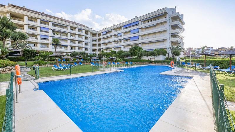 Foto 06a605fb-2ed6-41dc-aa81-258091fd725d. Attico con parcheggio piscina in La Carolina - Guadalpín Marbella