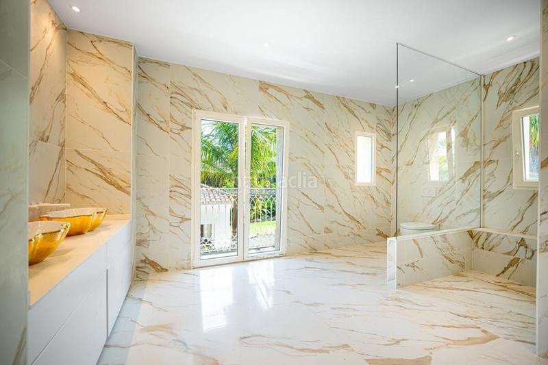 Foto 6f106cee-2ea0-4dd8-8f9b-02be42cf0e62. Chalet mit parking pool in Los Monteros Marbella