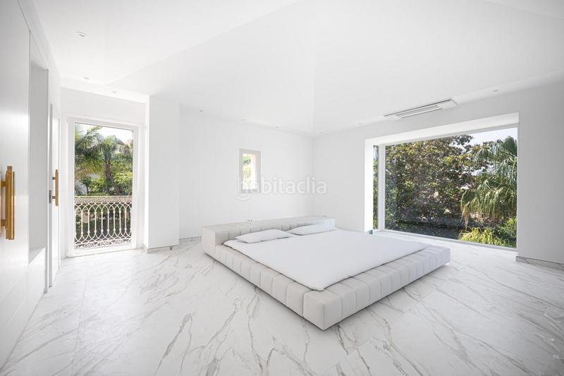 Foto 28a8a9b6-8ad3-41ae-a232-d06eac9bd083. Chalet with parking pool in Los Monteros Marbella