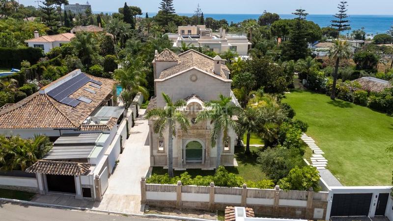 Foto 46fea351-0a21-42f1-854a-40aeca10c933. Chalet with parking pool in Los Monteros Marbella