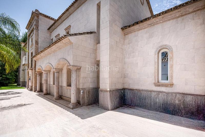 Foto 8d925a40-d819-4734-9402-21b62db52fa1. Chalet with parking pool in Los Monteros Marbella