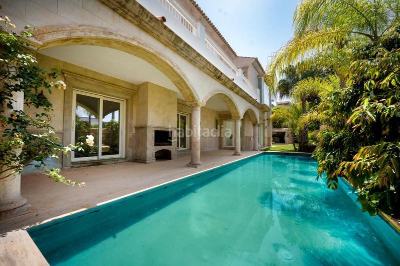 Foto c15482f2-7588-4b8d-96ce-f2620a9894ba. Chalet with parking pool in Los Monteros Marbella