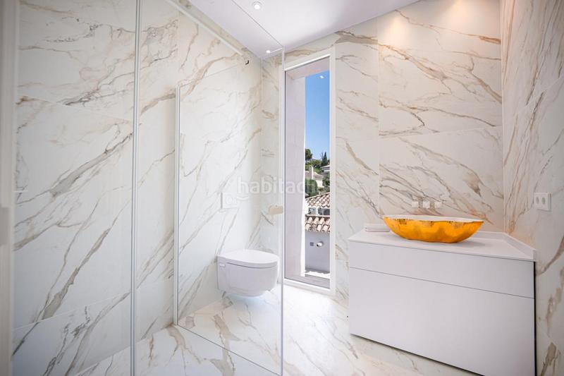 Foto 5cad1229-aa7f-434f-8f0b-1c37f8fdf20e. Chalet avec parking piscine dans Los Monteros Marbella