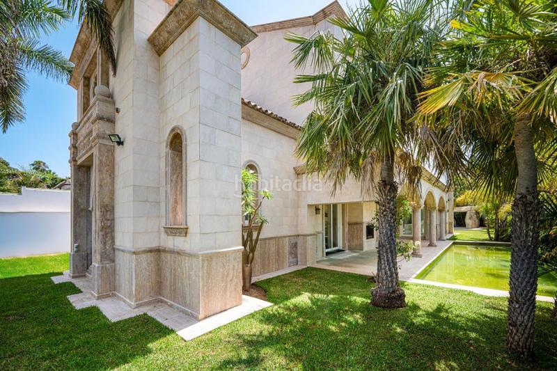 Foto c3124cbe-efd6-4584-bcf1-5c70390652f4. Chalet avec parking piscine dans Los Monteros Marbella