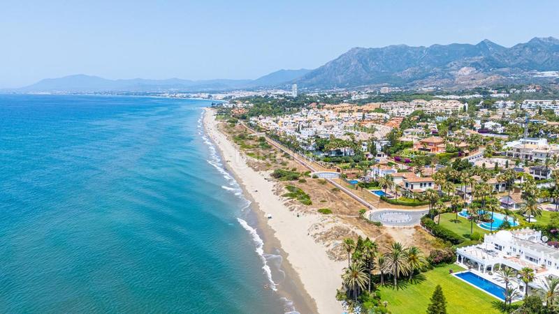 Foto ed6e62ac-3e75-4892-b596-212fe2aebbf4. Chalet con parcheggio piscina in Los Monteros Marbella