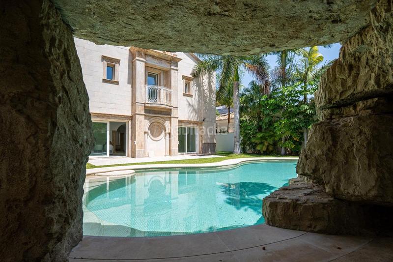 Foto 07f8481a-a602-4232-94a2-351f72083129. Xalet amb aparcament piscina a Los Monteros Marbella