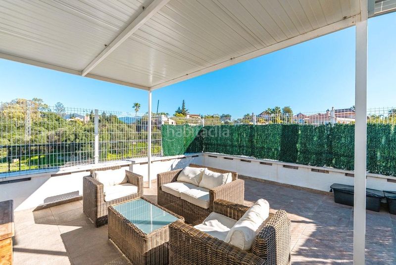 Foto 0ccb11dd-c443-451f-93ab-b02f22bd39e2. Casa adossada amb aparcament piscina a Los Llanos Estepona