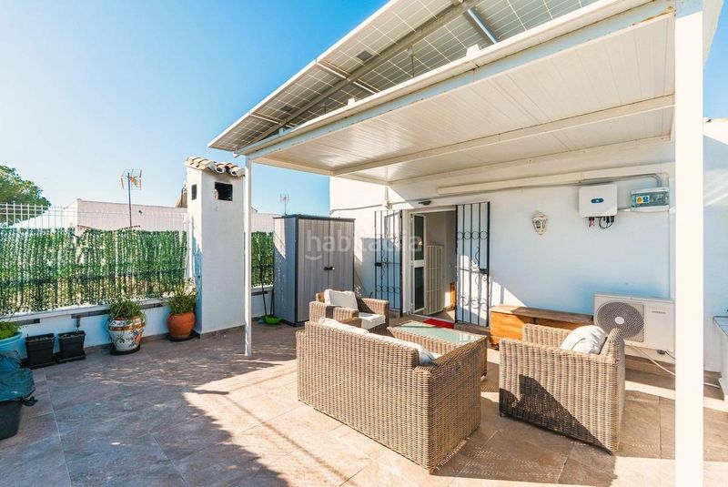 Foto 116bb893-1f7d-4d3a-b98b-a58a53bf568a. Casa adossada amb aparcament piscina a Los Llanos Estepona