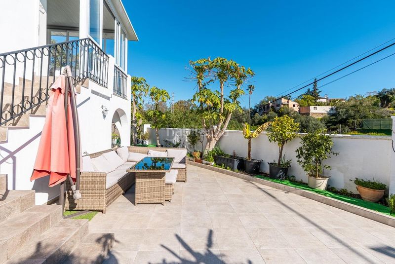 Foto 2e7ee230-2a82-443a-94b0-28f559fb7775. Casa adossada amb aparcament piscina a Los Llanos Estepona