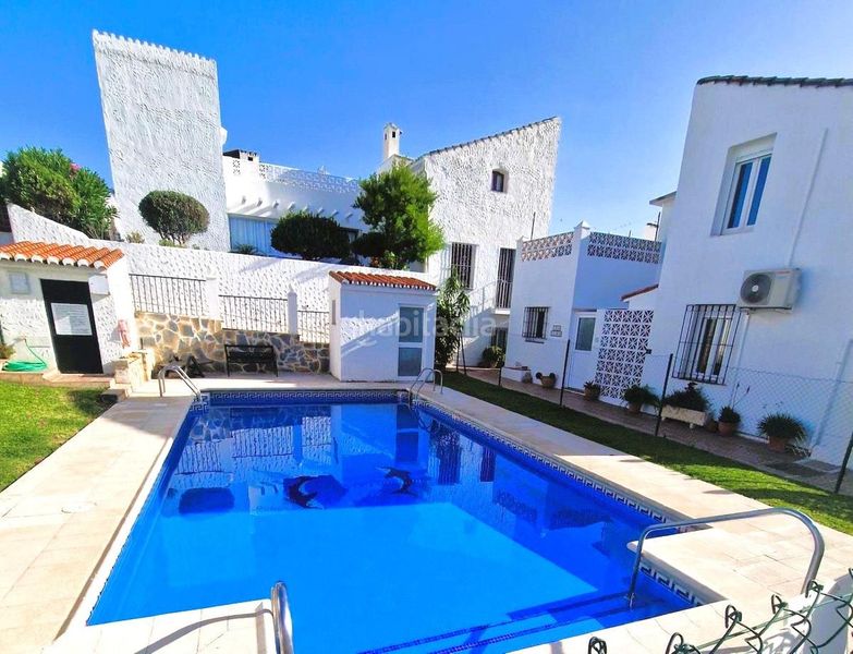 Foto 7e154216-7d62-4594-b348-33c8108cadb5. Casa adossada amb aparcament piscina a Los Llanos Estepona