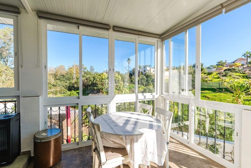 Foto 81a8edab-5d90-4d8c-b6f6-9ecfdf889beb. Casa adossada amb aparcament piscina a Los Llanos Estepona