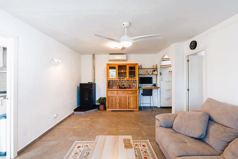 Foto a82e4b1c-82dc-41f3-bf0c-f6f87e19f6ad. Casa adossada amb aparcament piscina a Los Llanos Estepona