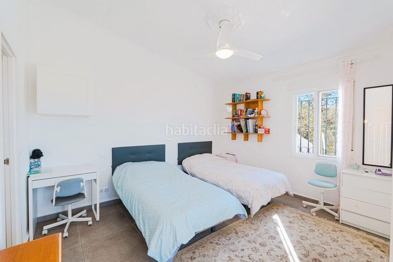 Foto cfa07fa9-63a4-4946-b00b-6feb4f6a485d. Casa adossada amb aparcament piscina a Los Llanos Estepona