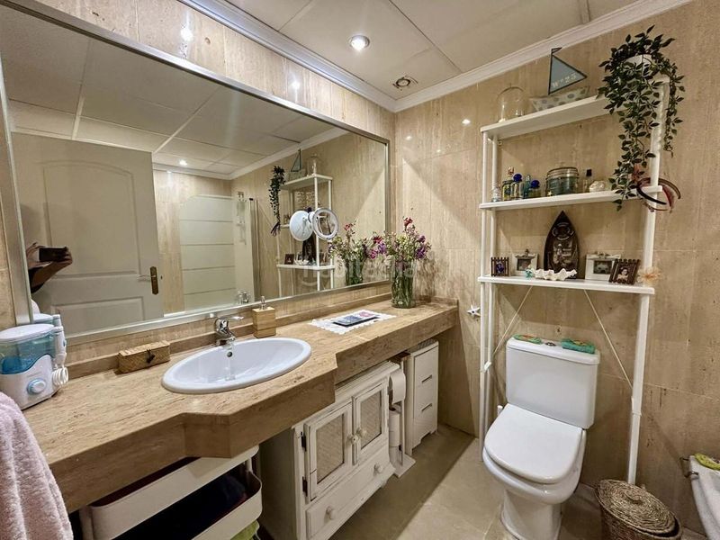 Foto 0d63deee-3f81-487b-a37d-4ef9e8e36de8. Planta baja en calle la hiedra en Elviria Marbella