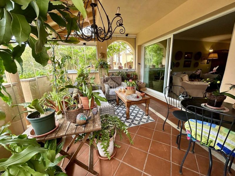 Foto bc853652-bb0a-47e8-81b7-e824ab2b7266. Planta baja en calle la hiedra en Elviria Marbella