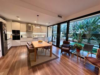 Appartement  Carrer de lluís domènech i montaner. Zona nueva de salou barenys, planta baja con jardin , piscina y