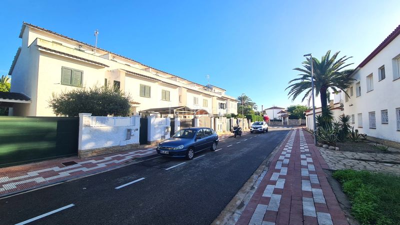 Foto fa99e768-f8af-4438-91c3-9ba24743819b. Xalet amb xemeneia calefacció aparcament piscina a Cambrils