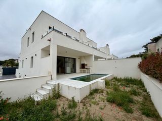 Xalet a Mar Cambrils. **chalet pareado esquinero a 200m de la playa !! lujo , el dorad