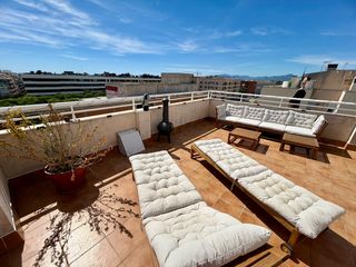 Dachwohnung in Carrer verge de montserrat 30. **ático reformado en mar cambrils con terraza al exterior**